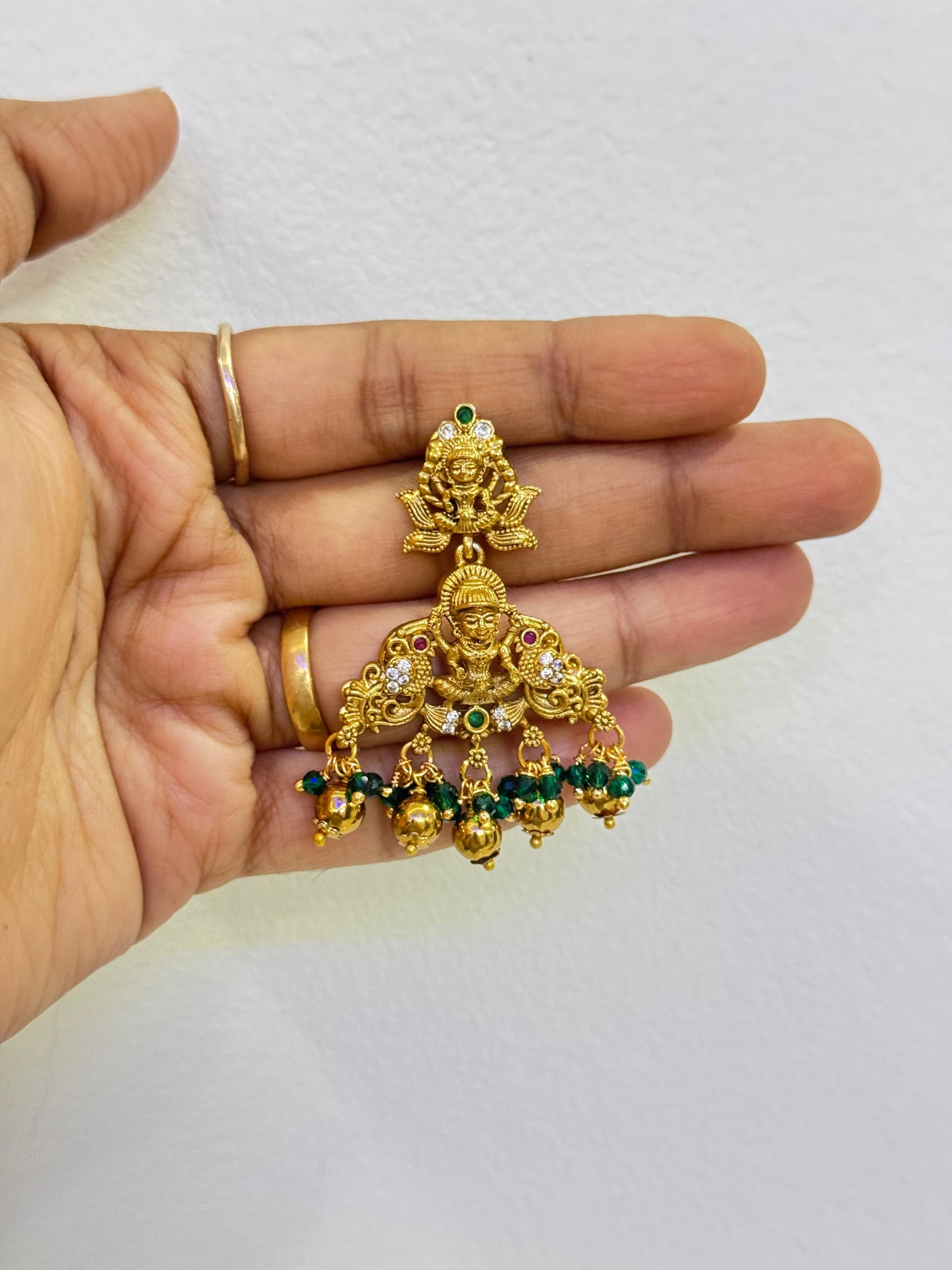 Premium necklace with green hangings