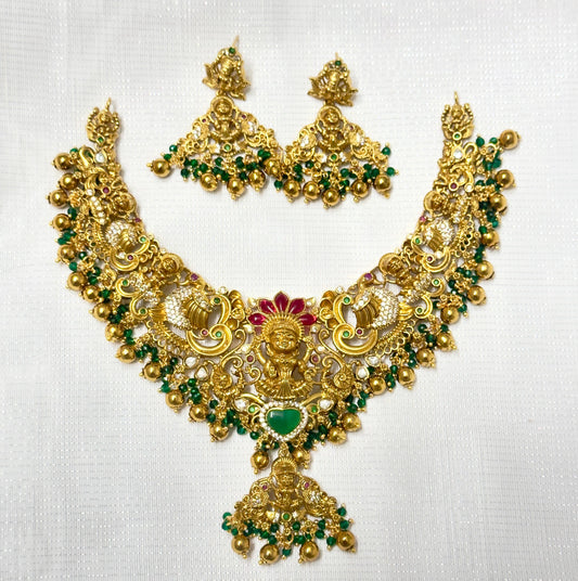Premium necklace with green hangings
