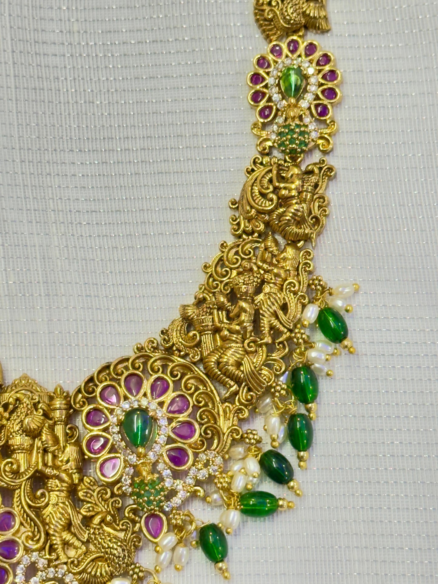 Grand nakshi necklace highlighted with kundan stones