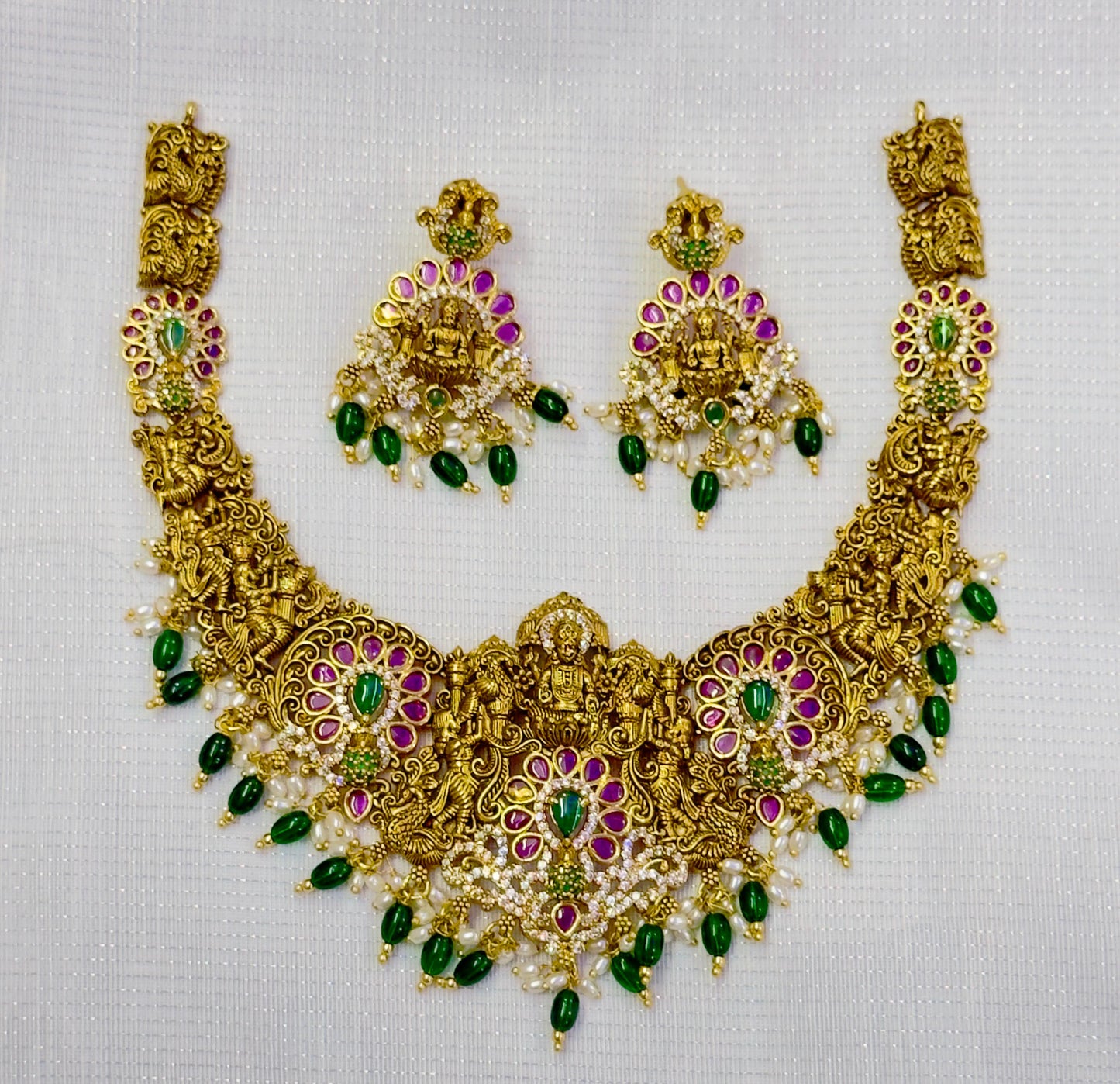 Grand nakshi necklace highlighted with kundan stones