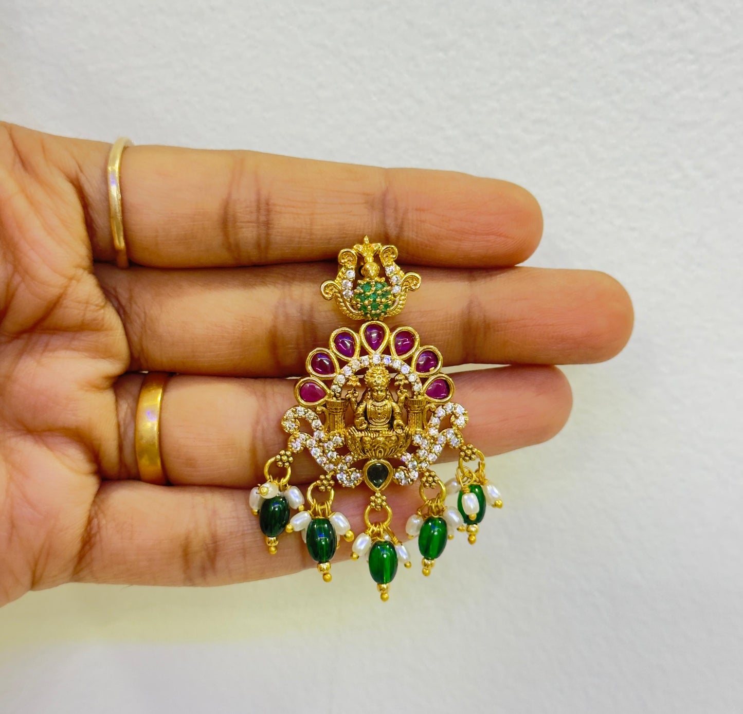 Grand nakshi necklace highlighted with kundan stones